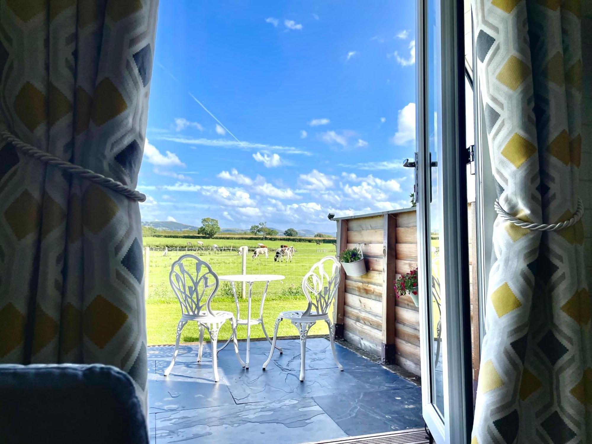 Готель Abbey Farm Luxury Glamping Rhuddlan Екстер'єр фото
