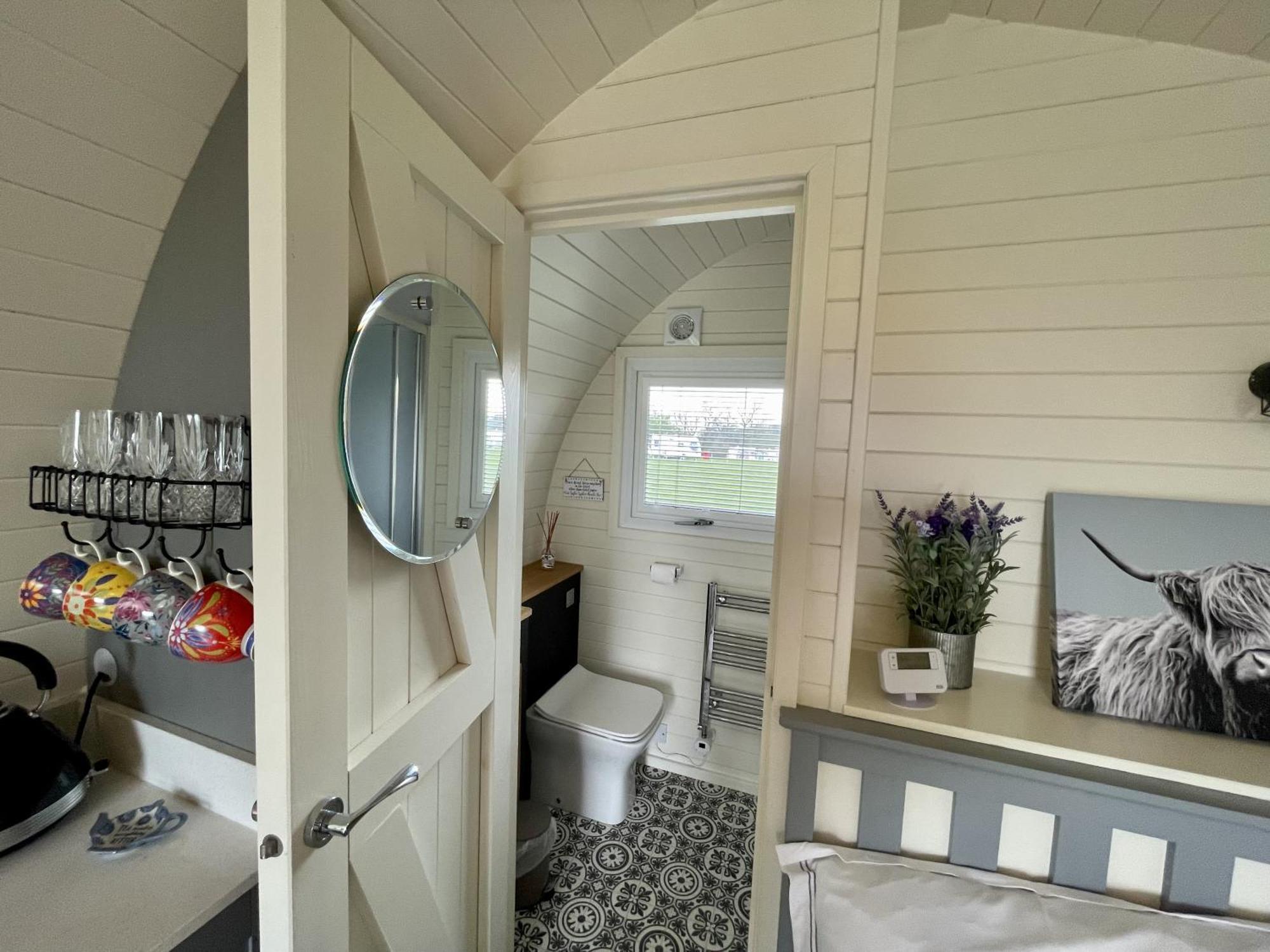 Готель Abbey Farm Luxury Glamping Rhuddlan Екстер'єр фото