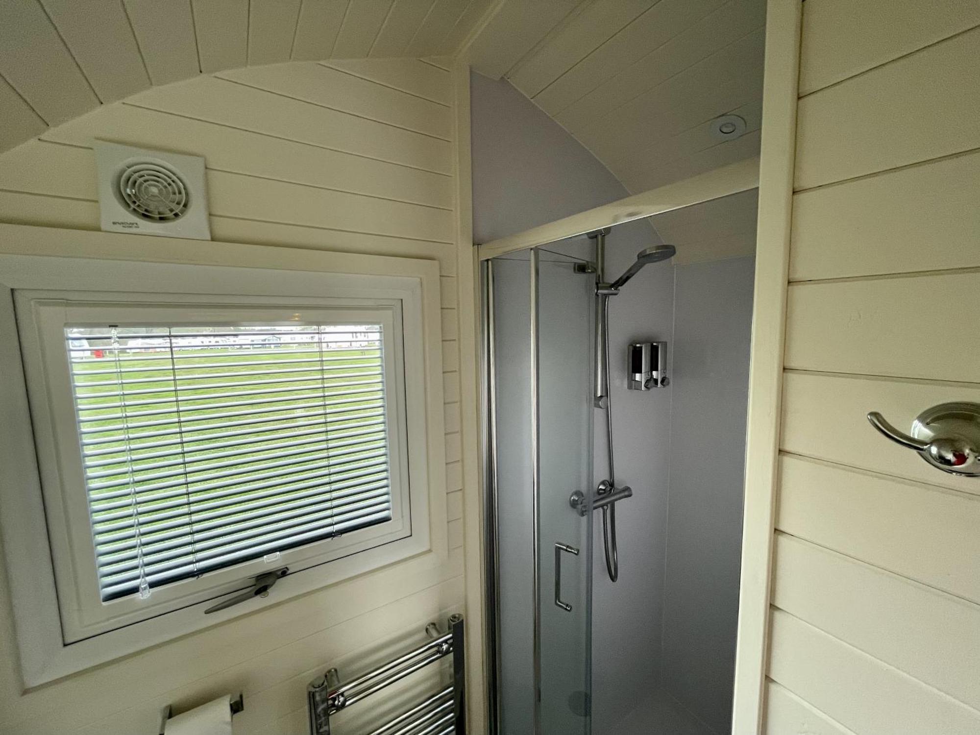 Готель Abbey Farm Luxury Glamping Rhuddlan Екстер'єр фото